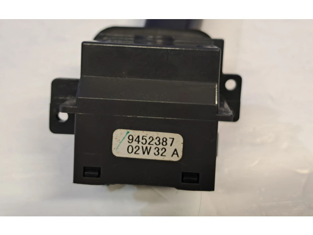 Ручка стеклоочистителей 9452387   Volvo S60