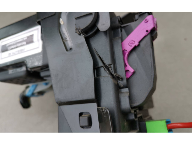 Блок предохранителей 30728542, 12243779 Volvo S60