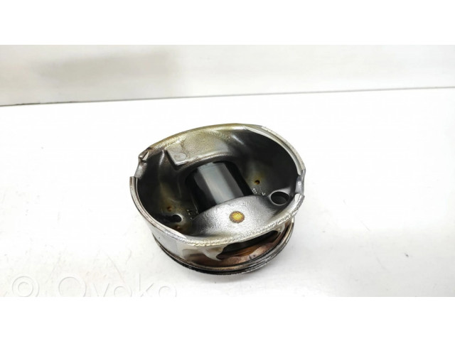 Píst BMW 5 F10 F11 pro naftový motor 3.0