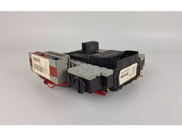 Блок предохранителей  9494673, 99W035   Volvo S80    