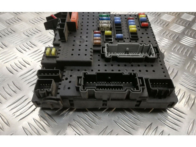 Блок предохранителей 8676391, 12217799 Volvo XC90
