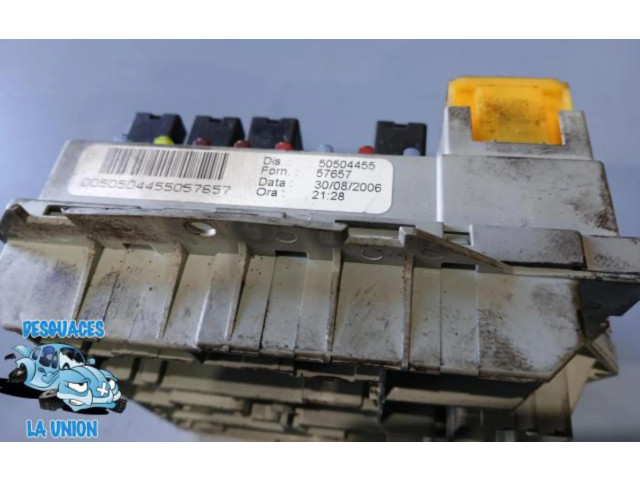 Блок предохранителей 50504455 Alfa Romeo 166