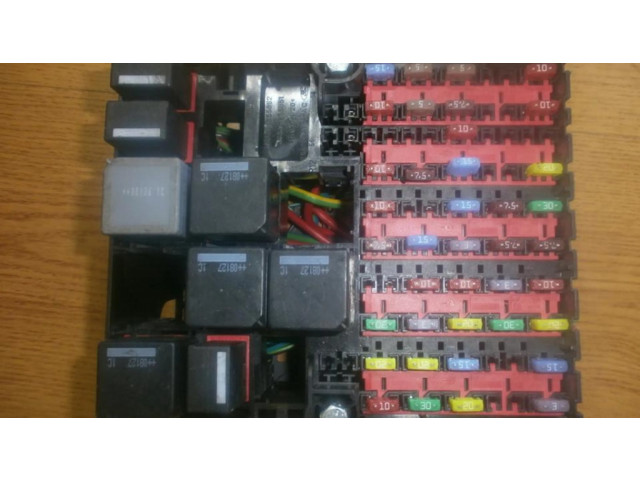 Блок предохранителей  6s6t14401adg, 2s6t14a073ac   Ford Fiesta    