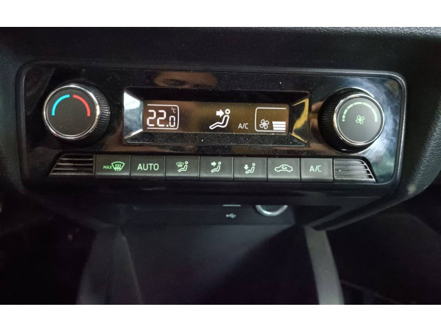 Блок управления климат-контролем Skoda Fabia Mk3 (NJ)