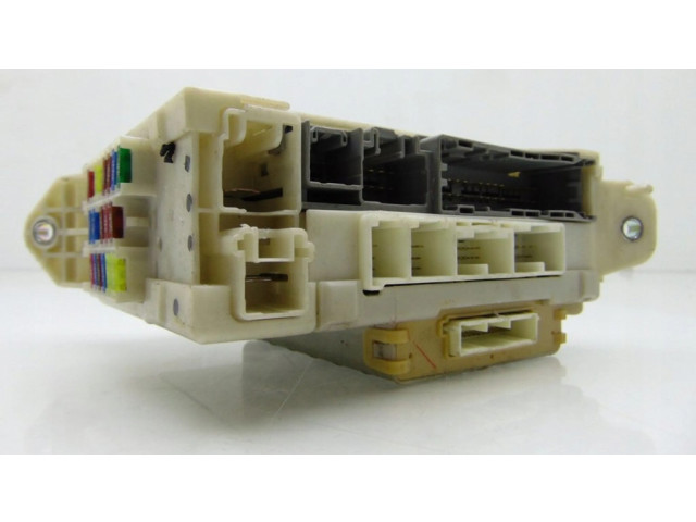 Блок предохранителей 8273053020 Lexus IS 220D-250-350