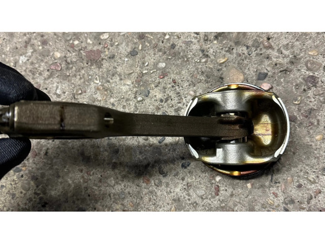 Píst BMW 5 GT F07 pro benzínový motor 3.0