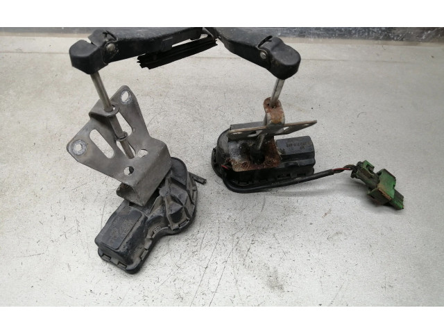 Моторчик стеклоочистителя 0390205949, 0390205948    Saab 9-5