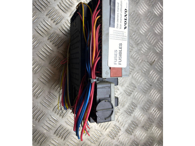 Блок предохранителей  8645729, 8676286   Volvo S80    