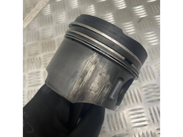  Поршень с шатуном    Jeep Grand Cherokee (WJ) для дизельного двигателя 2.7