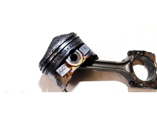 Поршень с шатуном Mitsubishi Carisma для бензинового двигателя 1.8