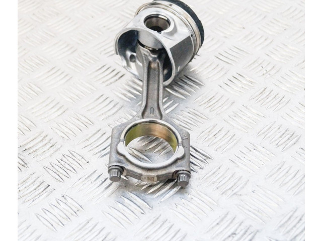 Píst 31339777, 8631505 Volvo V60 pro naftový motor 2.4