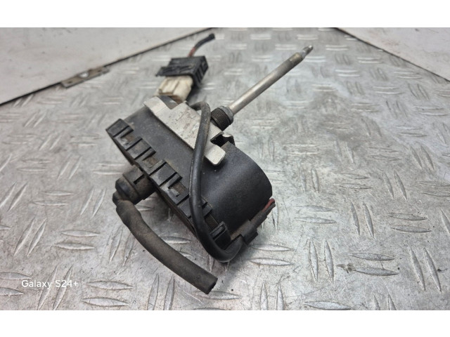 Моторчик стеклоочистителя 6907856, 0390206220 Land Rover Range Rover L322