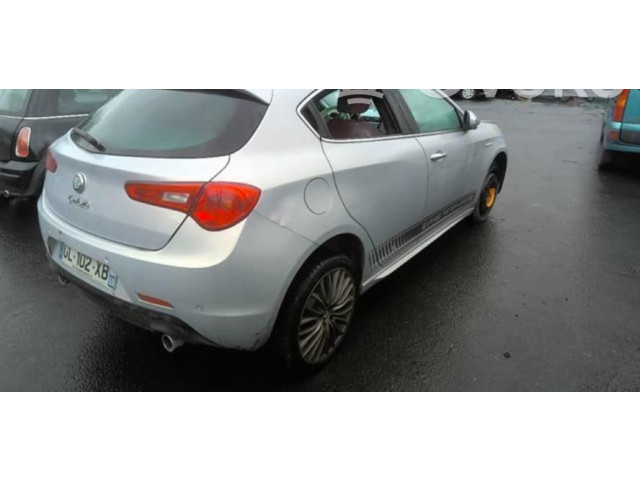   Pojistková skříňka 77365569   Alfa Romeo Giulietta 2014