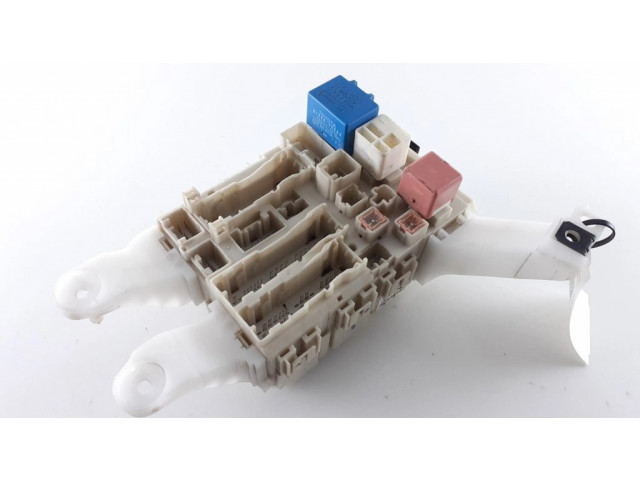 Блок предохранителей 827300F051C, 827300F051 Toyota Verso