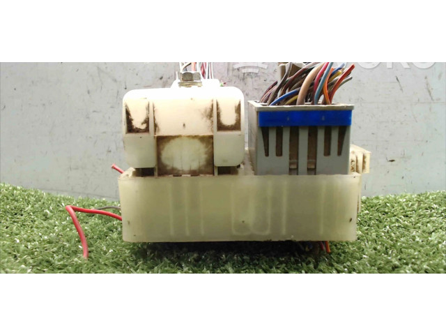 Блок предохранителей 71341560   Jeep Cherokee XJ    