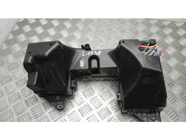 Блок предохранителей  8X2T14A003AA   Jaguar XF    