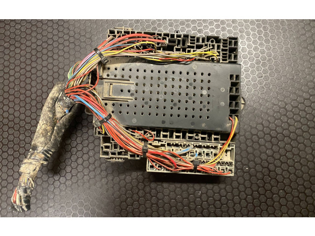 Блок предохранителей 9162438 Volvo S80