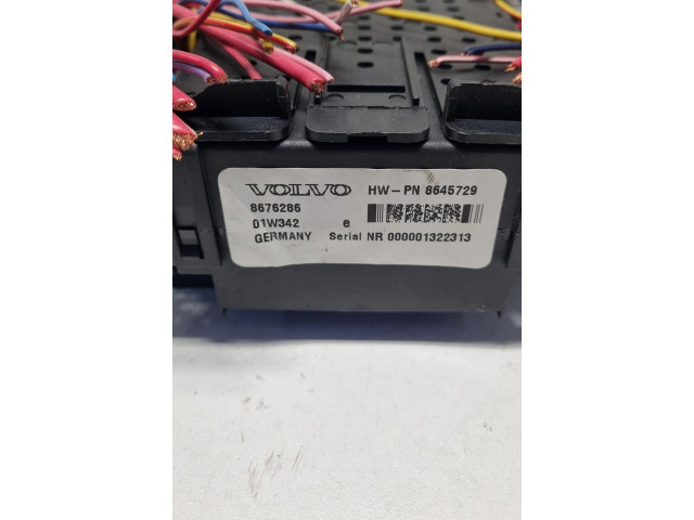 Блок предохранителей  8676286, 000001322313   Volvo V70    