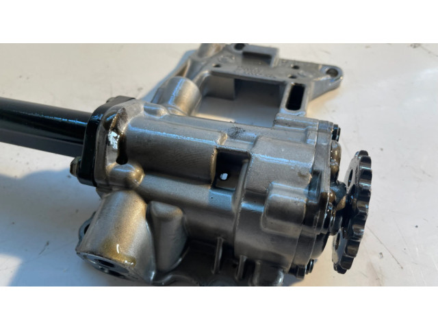 Масляный насос 7798368 BMW 5 E60 E61 2.5