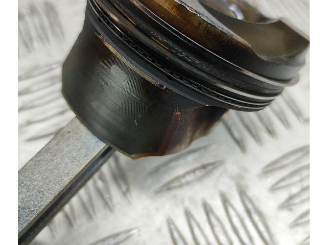 Píst Ford Fiesta YYJB