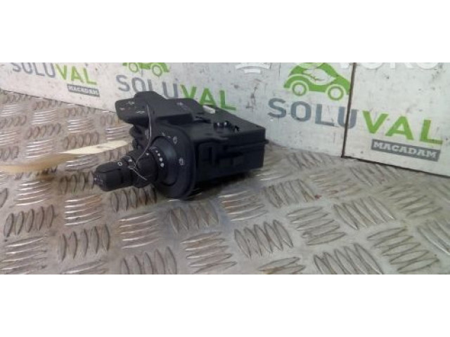 Ручка стеклоочистителей 8201590631   Renault Clio III