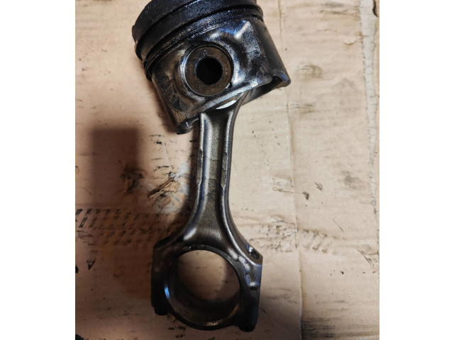 Píst Toyota RAV 4 (XA30)