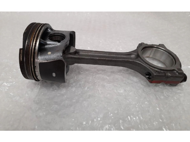  Поршень с шатуном    Renault Clio III  