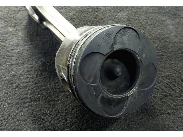 Píst BMW X5 E53 pro naftový motor 3.0