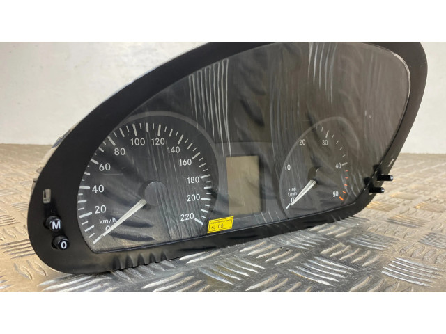 Přístrojová deska Mercedes-Benz Vito Viano W639 2006 A6394464321, 10268005