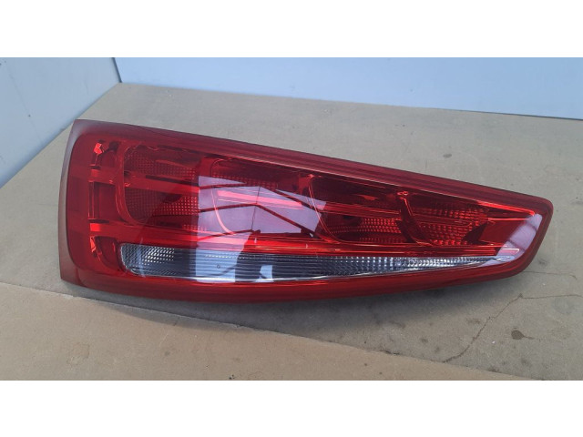 Задний фонарь в кузове