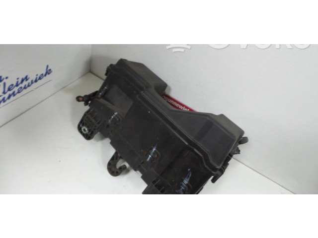 Pojistková skříňka 821110HP00A Peugeot 108 2015