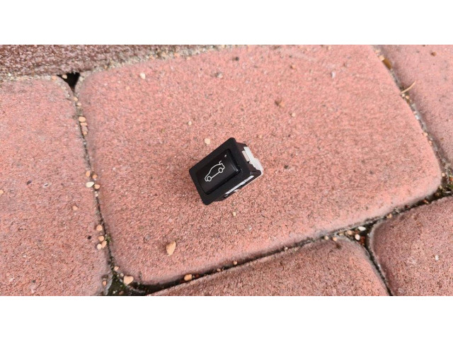 Выключатель открытия задней двери