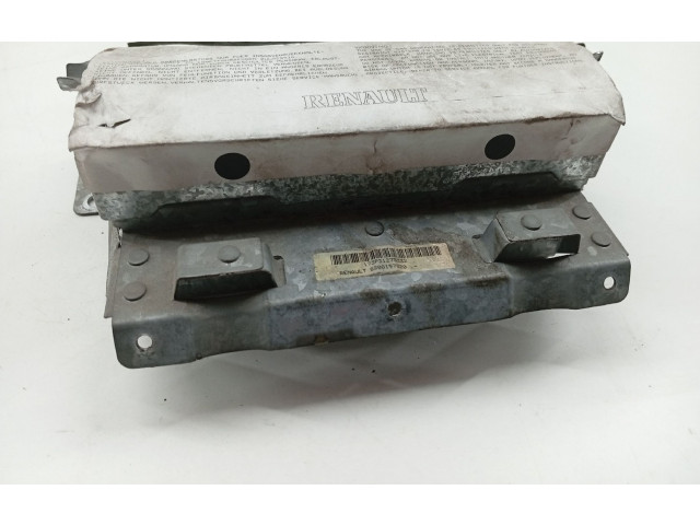 Подушка безопасности пассажира 8200197820 Renault Clio II