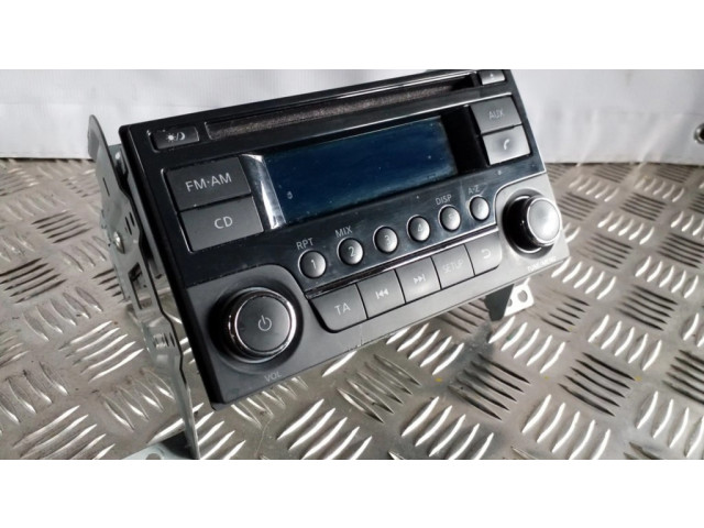 Радио/ проигрыватель CD/DVD / навигация