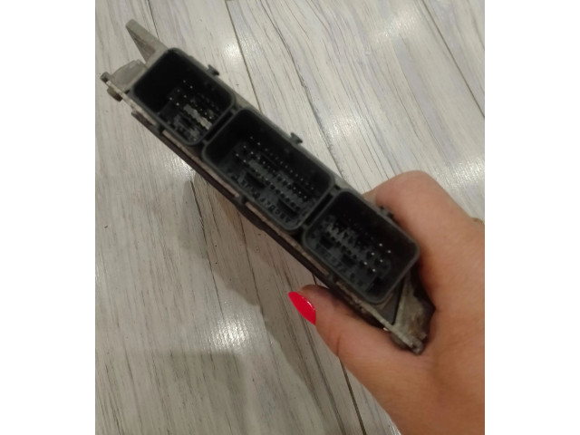Блок управления двигателем ECU 9646570280   Citroen C2
