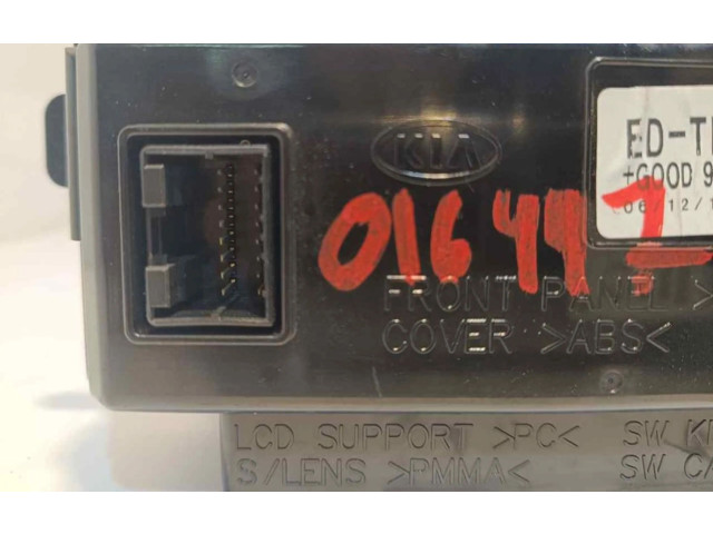 Дисплей    957101H100   KIA Ceed