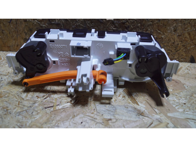 Блок управления климат-контролем 9819811577   Peugeot 2008 I