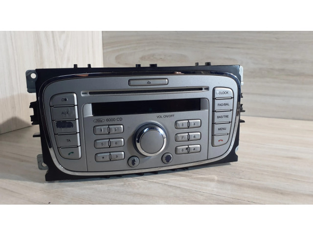 Радио/ проигрыватель CD/DVD / навигация