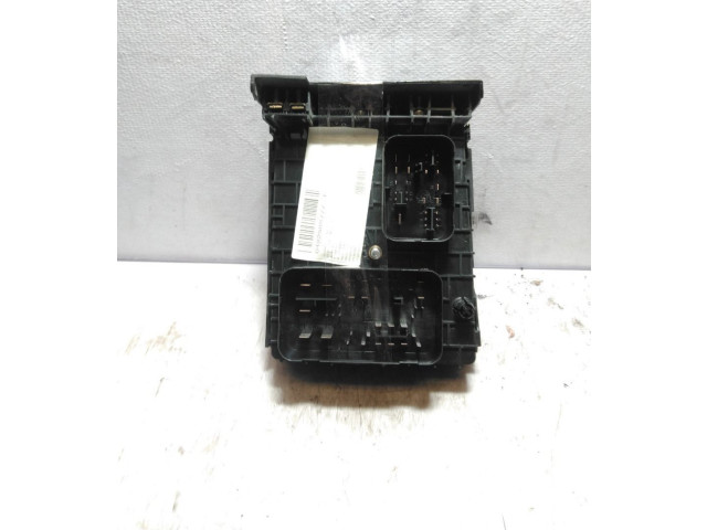 Блок предохранителей 1K0937124K   Volkswagen Caddy    