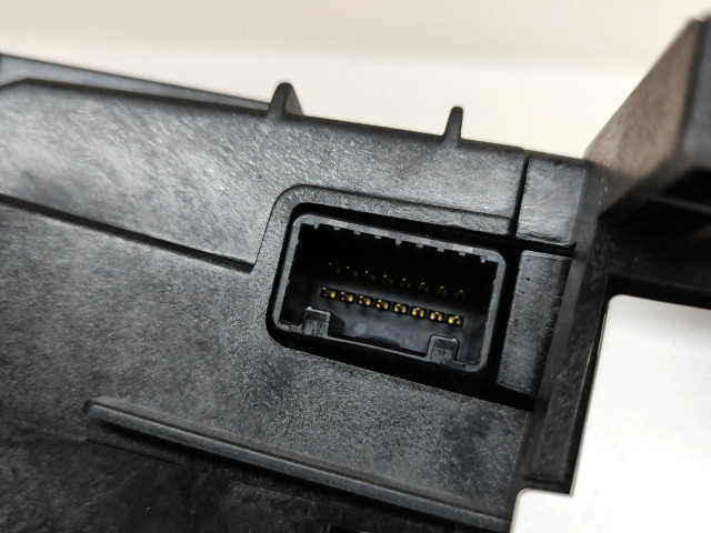 Дисплей    8310847040, 766468270   Toyota Prius+ (ZVW40)