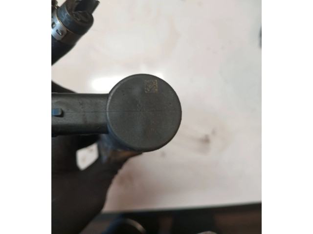 Топливная рампа 30757146, 002353   Volvo V70  