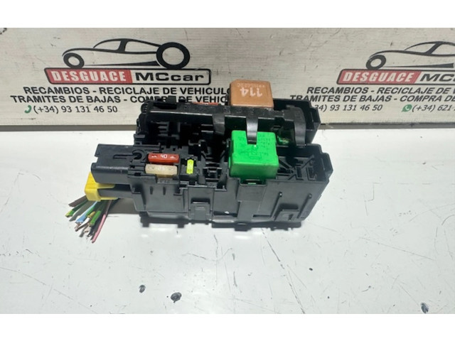 Блок предохранителей 9806192580    Citroen Berlingo