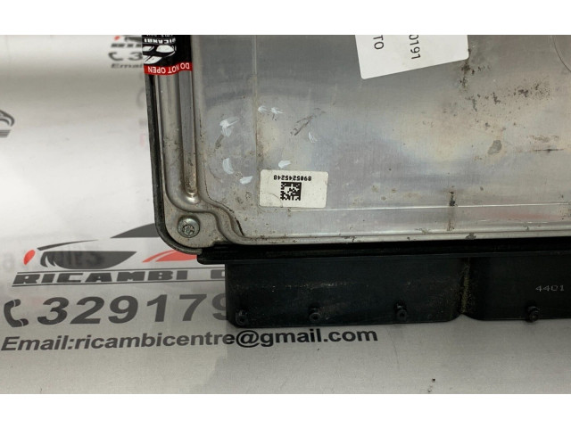 Блок управления двигателем Блок управления 8P0907115BA, 0261S05898   Audi A3 8Y