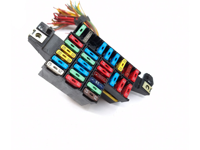 Блок предохранителей 7703597061   Renault Clio II    