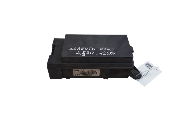 Блок предохранителей 911613E011 KIA Sorento