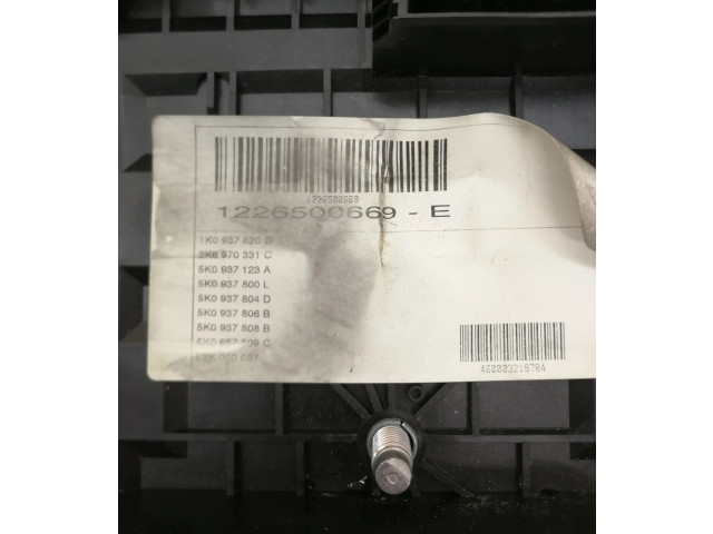 Блок предохранителей  1K0937125D   Volkswagen Caddy    