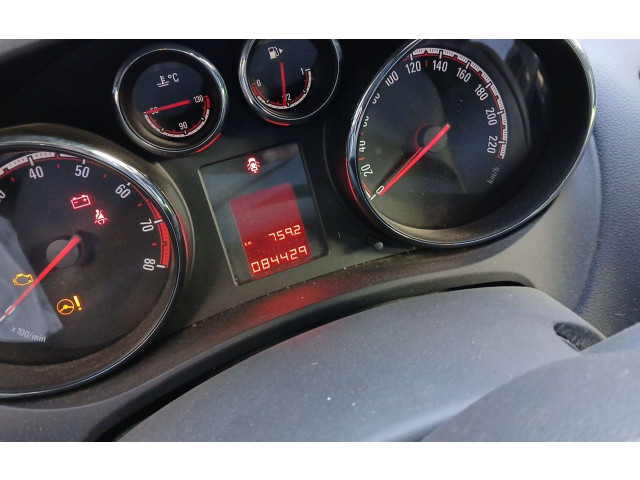 Панель приборов Opel Meriva B
