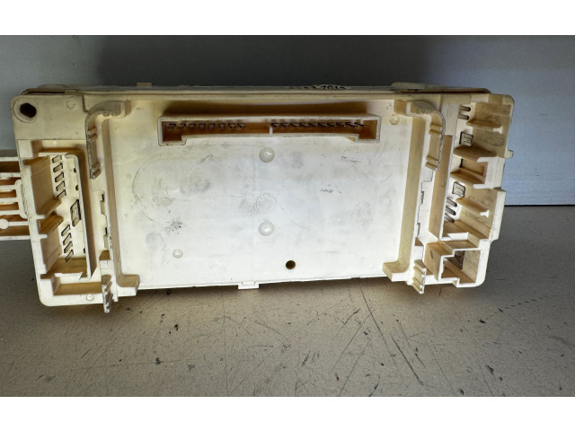 Блок предохранителей 47637G12, 1716 Mitsubishi Galant