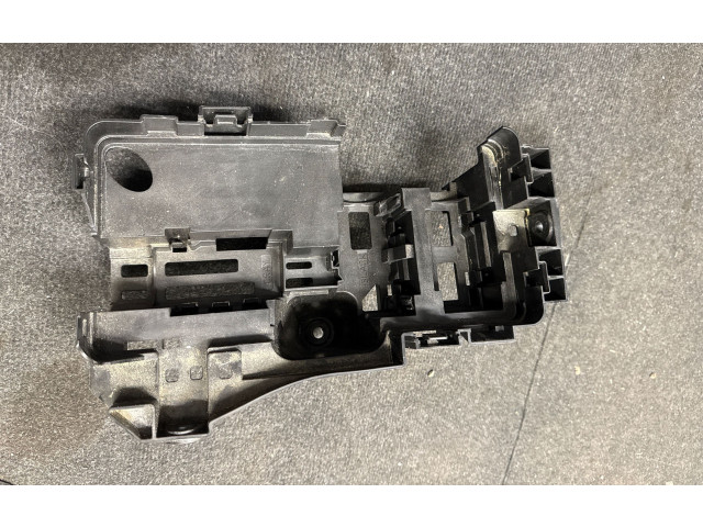 Pojistková skříňka Ford Explorer VI 2021