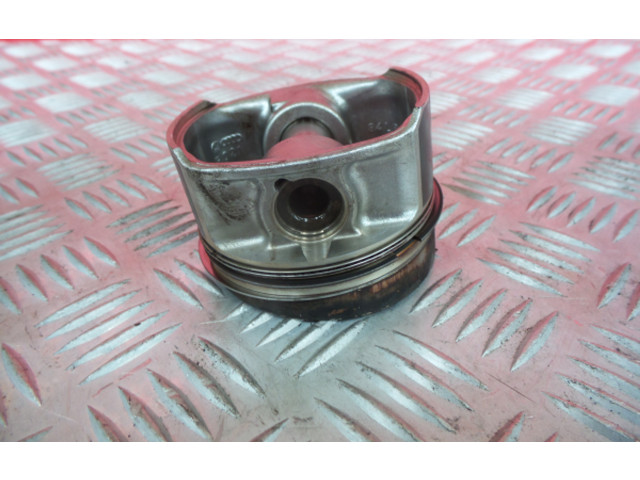  Поршень  R021, 568  Volkswagen Phaeton  